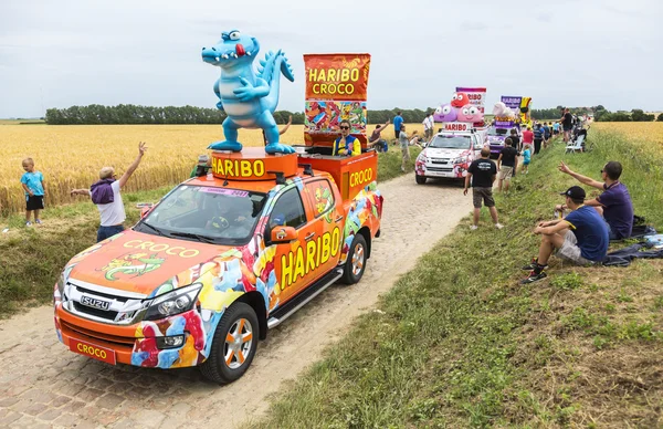 Haribo Caravan på Cobblestone Road- Tour de France 2015 – stockfoto