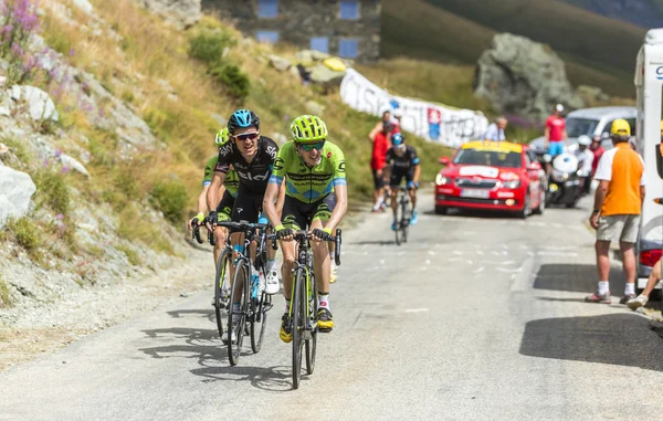 Grup bisikletçiler dağlar yollarda - Tour de France 2015 — Stok fotoğraf