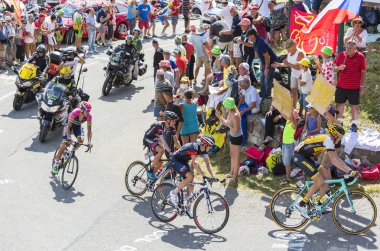 Grup bisikletçiler Col du Glandon - Fransa Bisiklet Turu 2015 tarihinde