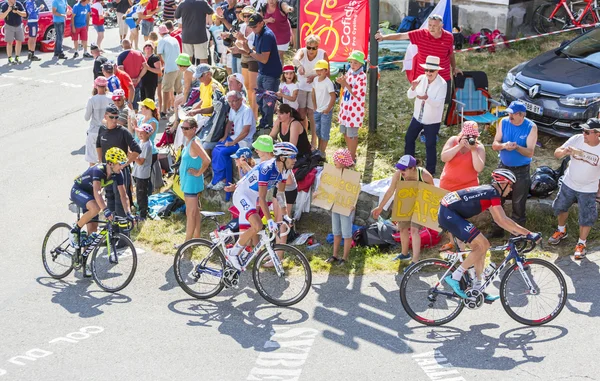 Três ciclistas no Col du Glandon - Tour de France 2015 — Fotografia de Stock