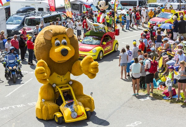 LCL Lion Mascot in Alps - Tour de France 2015 – stockfoto