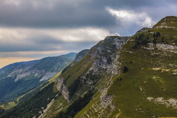 Molnigt Landskap Franska Jura Bergen — Stockfoto