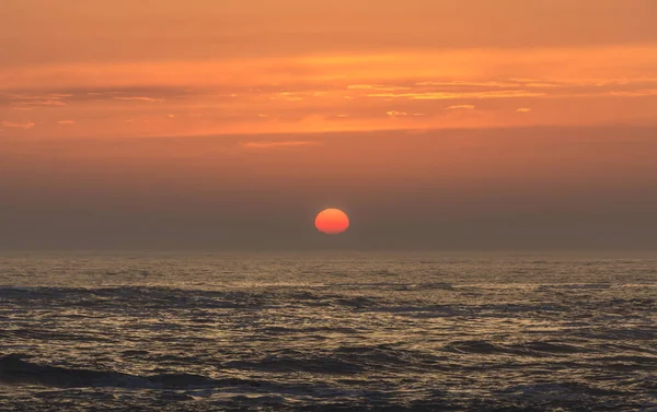 Schöne Aufnahme Des Sonnenaufgangs Über Dem Meer Der Bretagne Nordfrankreich — Stockfoto