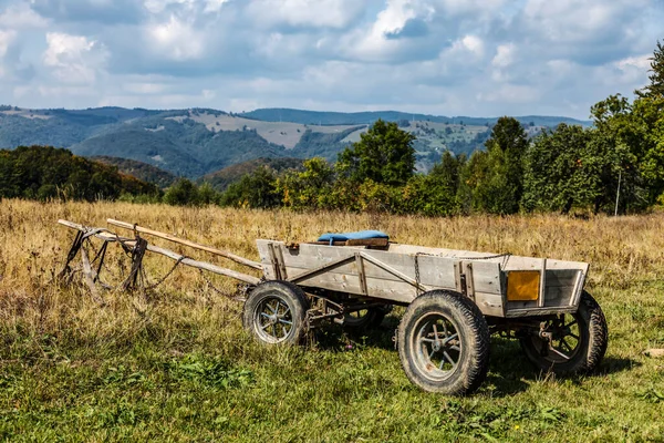 Bild Eines Hölzernen Waggons Einer Ländlichen Bergregion — Stockfoto