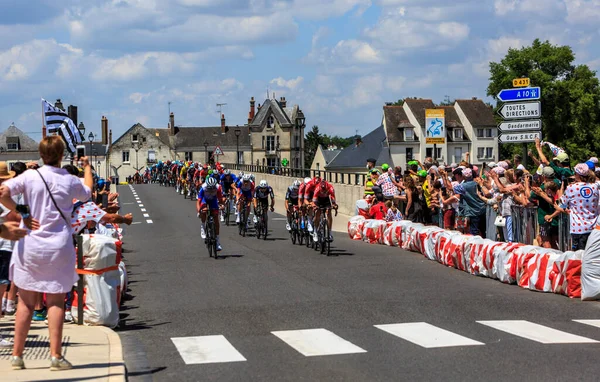 Amboise Francie Července 2021 Obrázek Pelotonu Projíždějícího Mostě Před Hradem — Stock fotografie