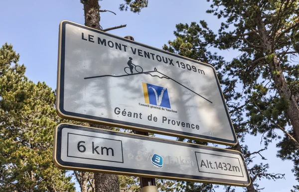 Indicator van de weg tijdens op de Mont ventoux — Stockfoto