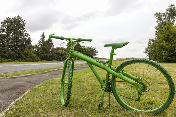 Oude groene fiets — Stockfoto