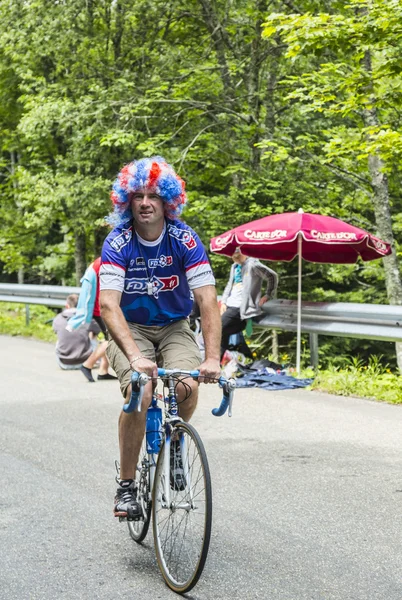 Cicliști amatori amuzanți în timpul turneului Le Tour de France — Fotografie, imagine de stoc