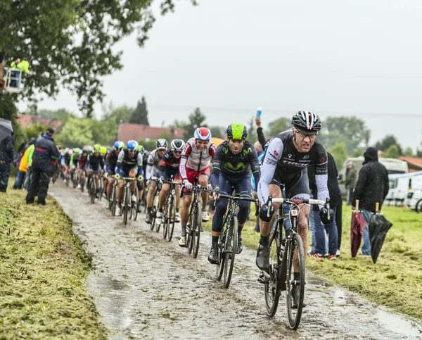 Il ciclista Jens Voigt su una strada acciottolata - Tour de France 2014 — Foto Stock