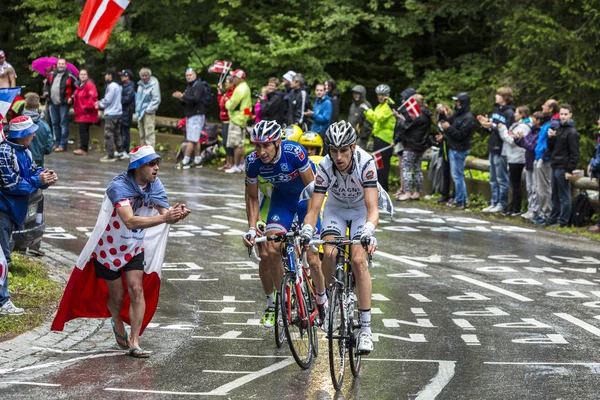 Fan skål en grupp av tre cyklister — Stockfoto