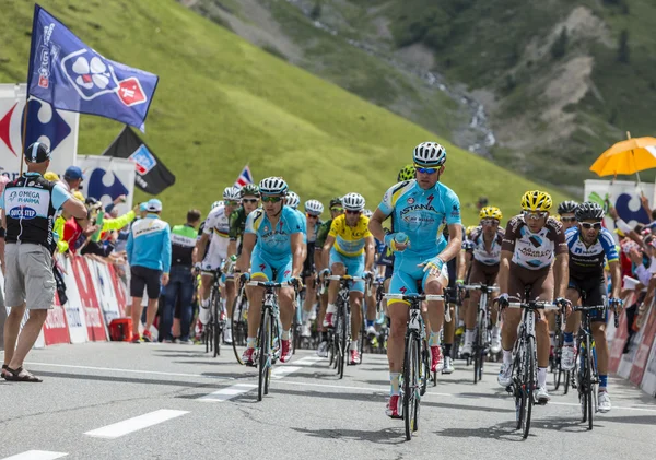 Team Astana sul Col du Lautaret — Foto Stock