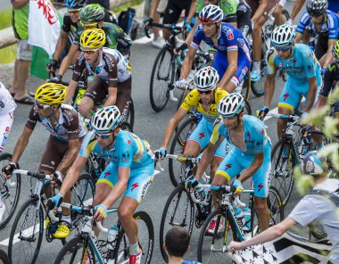 Sarı mayoyu Peloton içinde