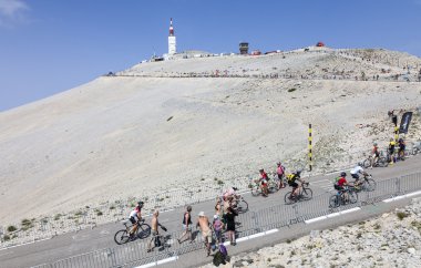 Mont Ventoux üzerinde amatör bisikletçi