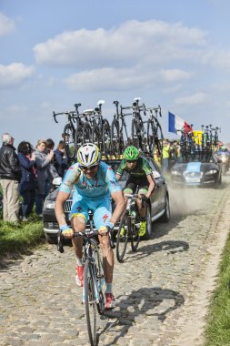 paris roubaix 2014 tarihinde iki bisikletçi