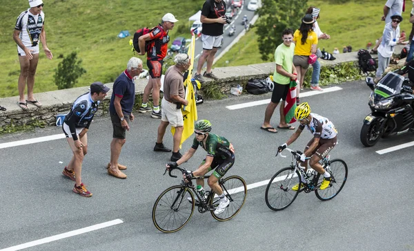Dos ciclistas franceses en el Col de Peyresourde - Tour de France 2014 — Foto de Stock