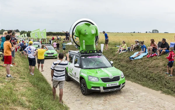 Skoda husvagn på en kullersten väg - Tour de France 2015 — Stockfoto