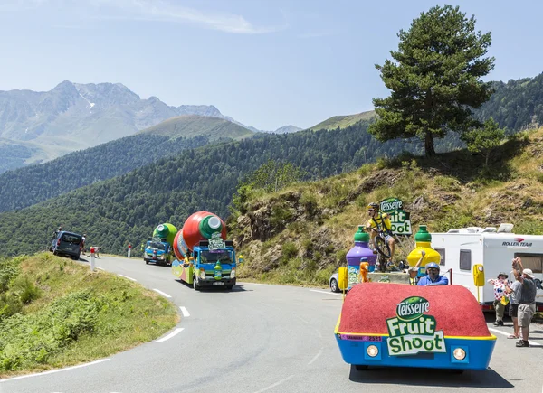 Caravane Teisseire sur une route pavée- Tour de France 2015 — Photo