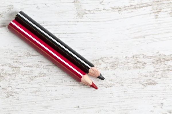 Fekete és piros ceruza — Stock Fotó