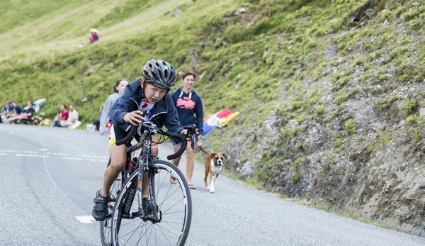 Dzieciak rowerzysta na Le Tour de France 2015 — Zdjęcie stockowe