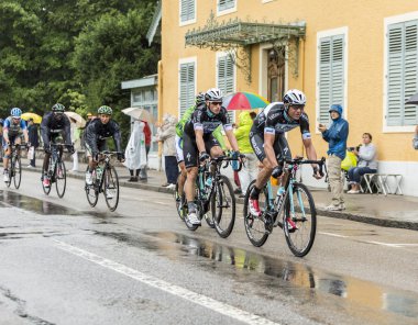 Grup bisiklet sürme yağmurda - Tour de France 2014