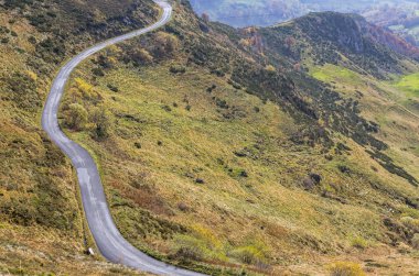 dağlarda doğal yol