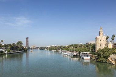 Guadalquivir Nehri ve mimari bazı yerler Seville