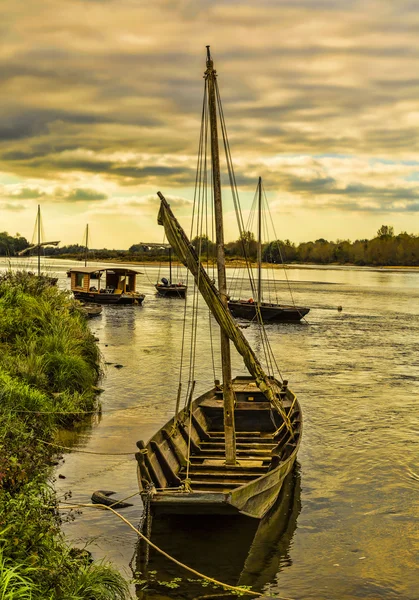 Träbåtar på Loiredalen i Frankrike — Stockfoto