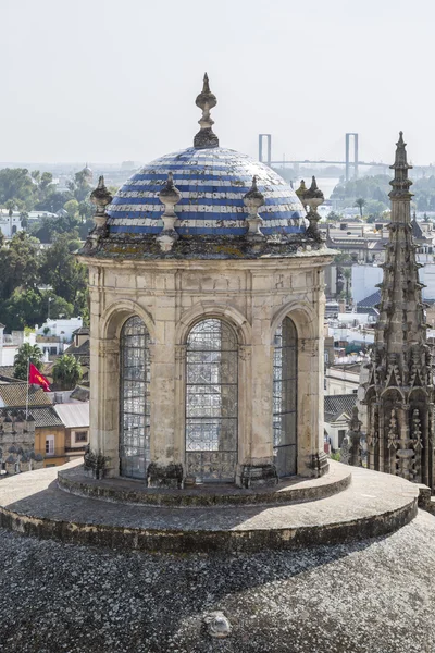 Stå hög av det kungliga kapellet i katedralen i Sevilla — Stockfoto
