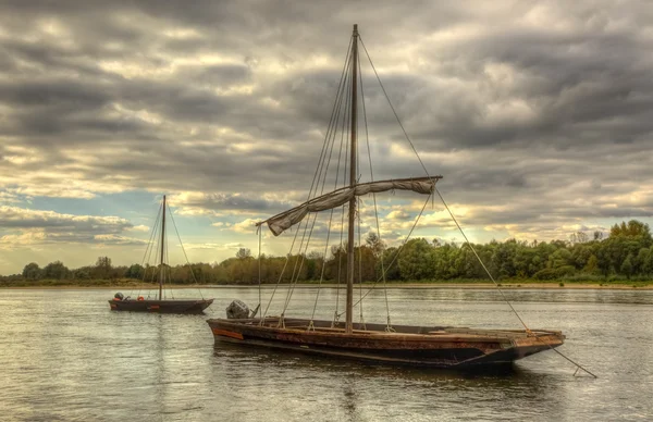 Barcos de madera en el valle del Loira en Francia — Foto de Stock