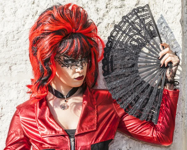 Mulher disfarçada com um fã - Carnaval de Veneza 2012 — Fotografia de Stock