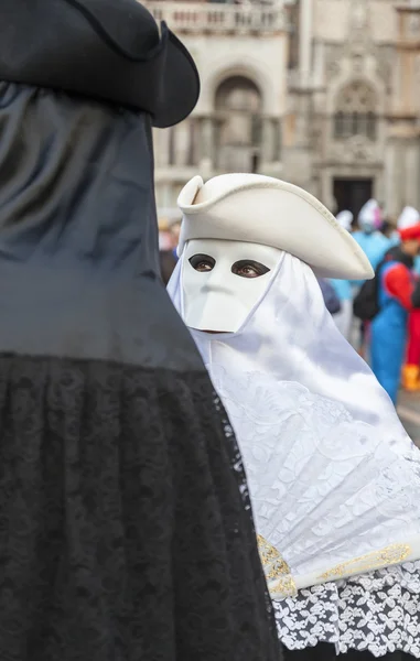 Verkapte paar - Carnaval van Venetië 2014 — Stockfoto