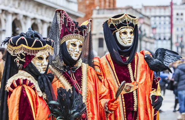 Kılık değiştirmiş kişiler - Venedik Karnavalı 2014 portresi — Stok fotoğraf