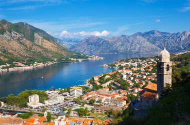 Karadağ 'ın Kotor körfezinin hava manzarası.
