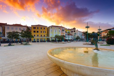 Hırvatistan 'ın Mali Losinj sahil kenti manzarası