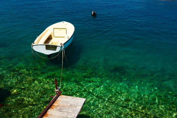 Boot Afgemeerd Aan Houten Pier Haven Van Losinj Stad Kroatië — Stockfoto