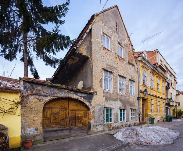 Старый жилой дом в Загребе. Хорватия . — стоковое фото