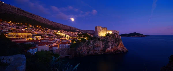 Vista nocturna de Dubrovnik. Croacia . —  Fotos de Stock