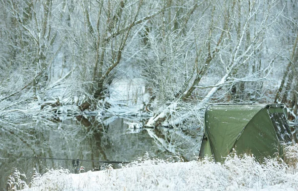 Winterkarpfenangeln Mit Zelt Und Ruten — Stockfoto