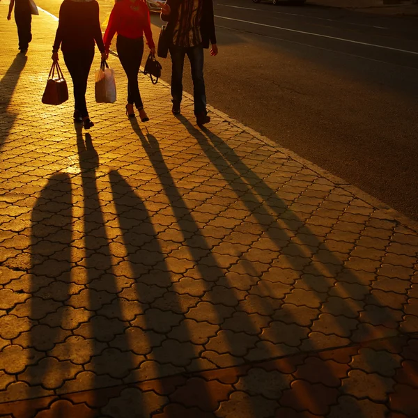 Persone in attraversamento zebra — Foto Stock