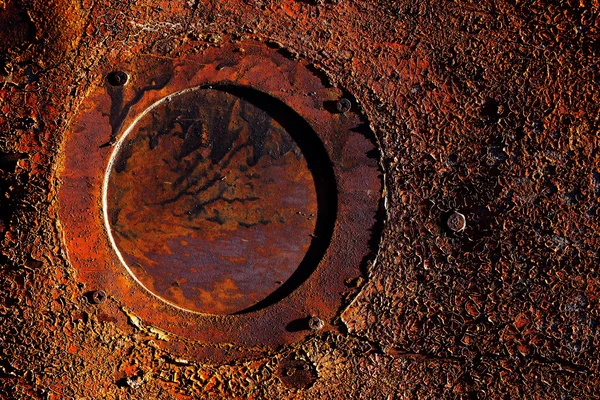 Rusty metalen met oude verf en leeftijd tegen tijd — Stockfoto