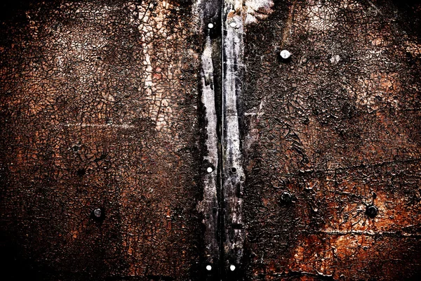 Eski paslı metal yıpranmış ve kırık boya ile — Stok fotoğraf