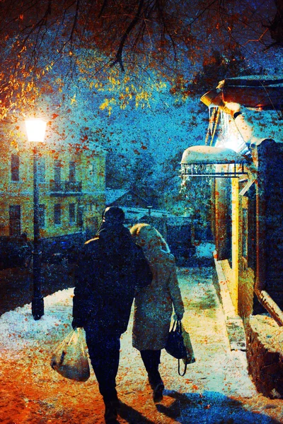 Şehirde bir kış geceleri sokak insanlar devam — Stok fotoğraf