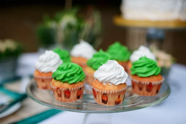 Doces de cupcakes coloridos — Fotografia de Stock