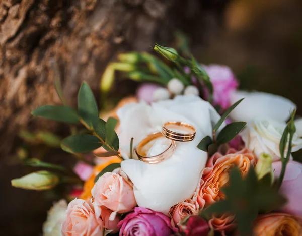 婚礼的花束，鲜花，玫瑰，美丽花束 — 图库照片