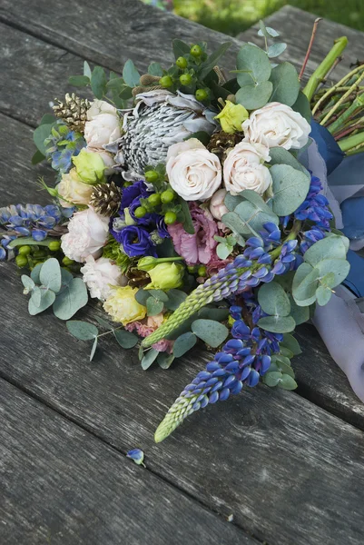 Wedding bouquet of beautiful flowers on wooden surface — Stock Photo, Image