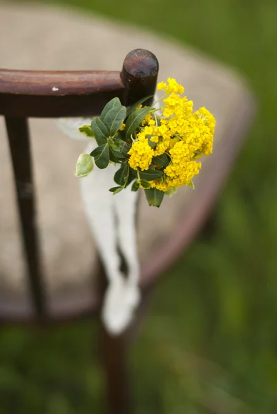 Vintage chair with a floral arrangement for party — Stock Photo, Image