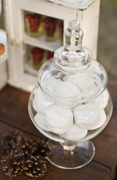 Desserttafel voor een huwelijksfeest — Stockfoto