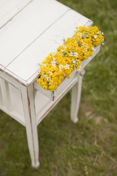 Old vintage table and flowers — Stock Photo, Image