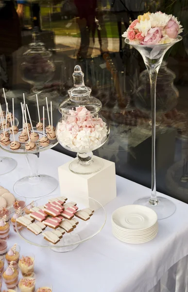 Mesa de sobremesa para uma festa de casamento — Fotografia de Stock