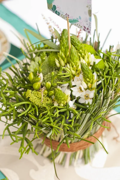 Beautiful flowers on table in wedding day — Stock Photo, Image